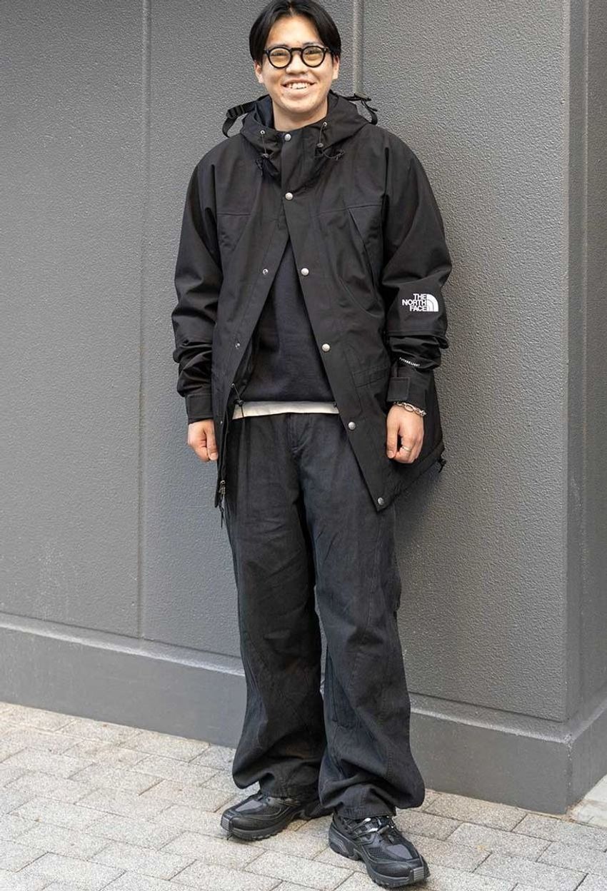 シャツは“プルオーバー派”の着こなし好例。秋雨対策はシェルジャケットが正解だ！【今週の人気記事TOP5】 - 2枚目の画像