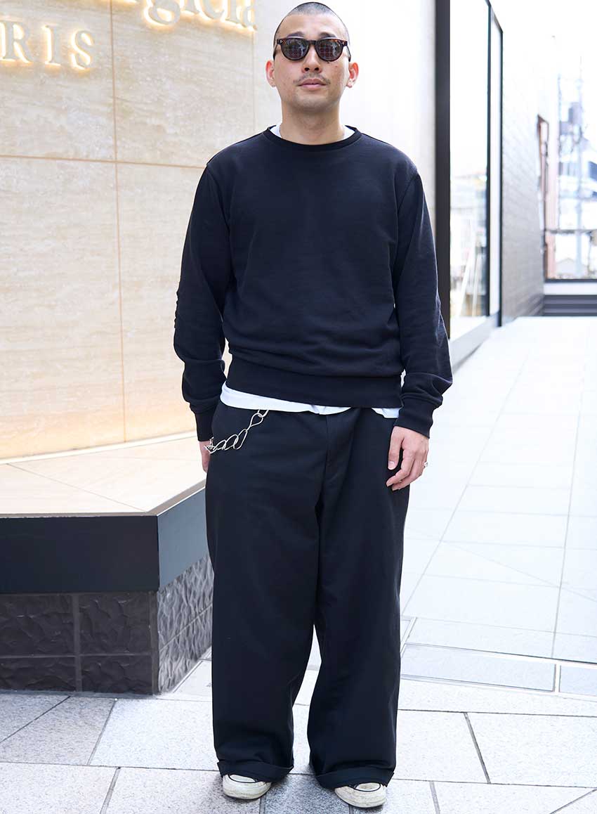 スウェット」から“ご近所感”を排除したコーデ好例3選！ヘビロテ服こそ