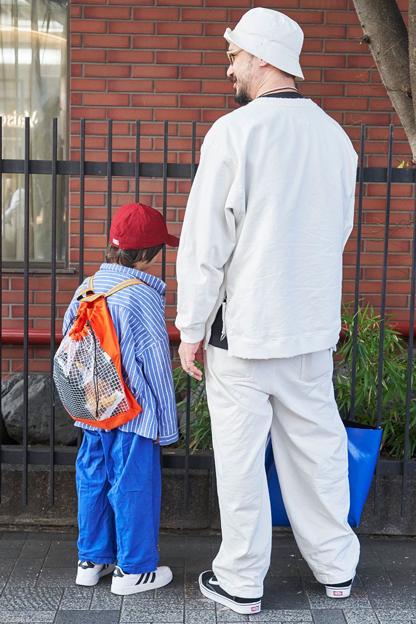 「スウェット1枚でお洒落な人」は後ろ姿にヒミツが。街角の3人に学ぶ“選び”のポイント - 8枚目の画像