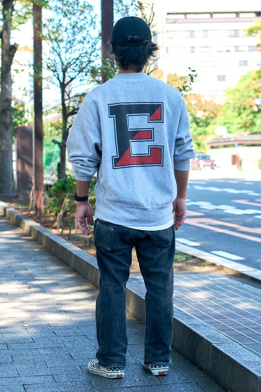 「スウェット1枚でお洒落な人」は後ろ姿にヒミツが。街角の3人に学ぶ“選び”のポイント - 2枚目の画像