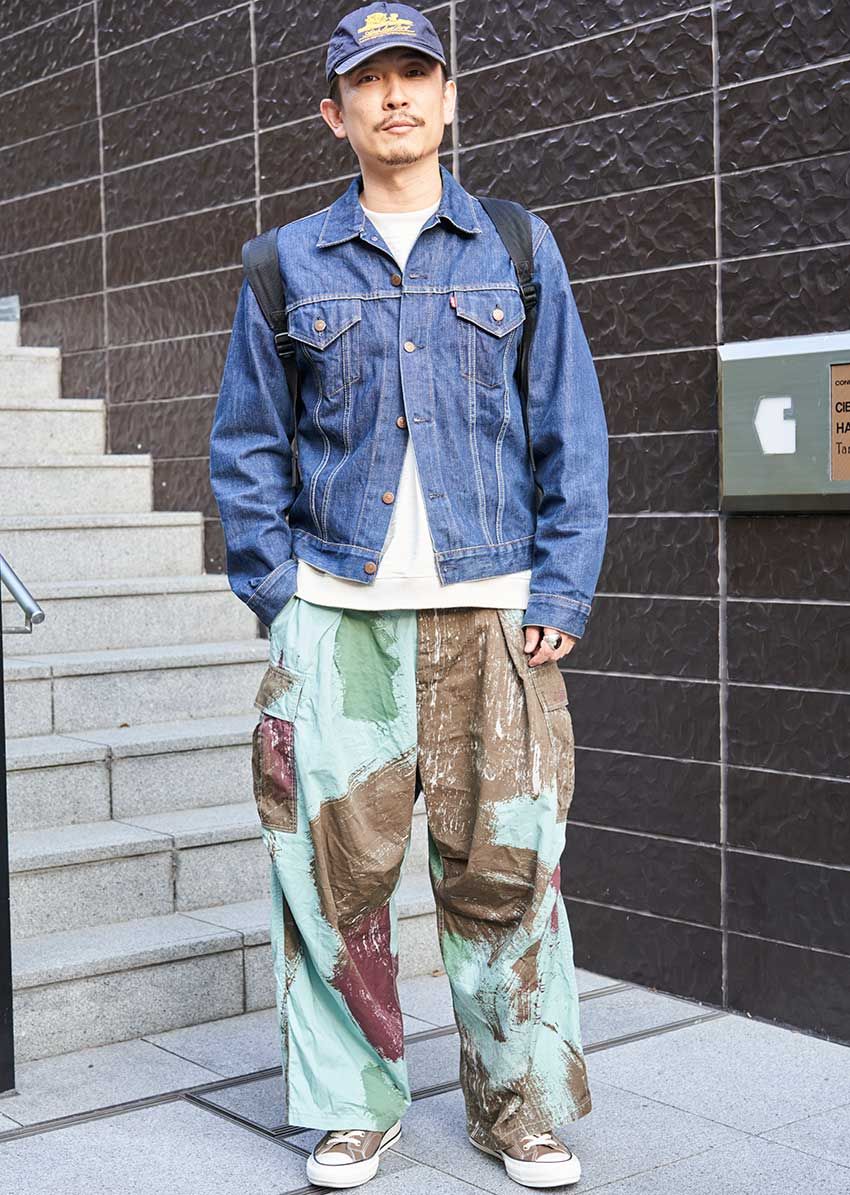 個性派パンツで遊びを加えた「Gジャンスタイル」3選！着こなしのポイントは“繋ぎの白” - 5枚目の画像