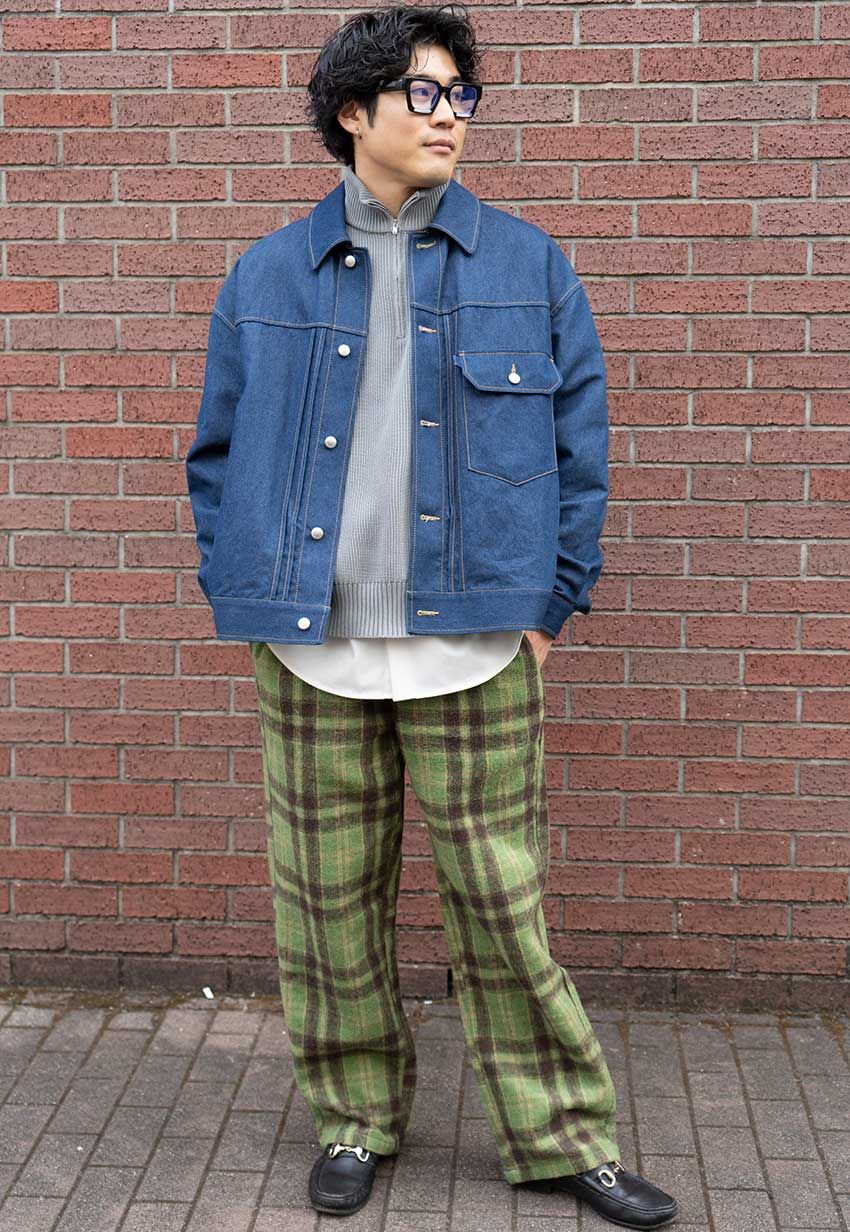 個性派パンツで遊びを加えた「Gジャンスタイル」3選！着こなしのポイントは“繋ぎの白” - 2枚目の画像