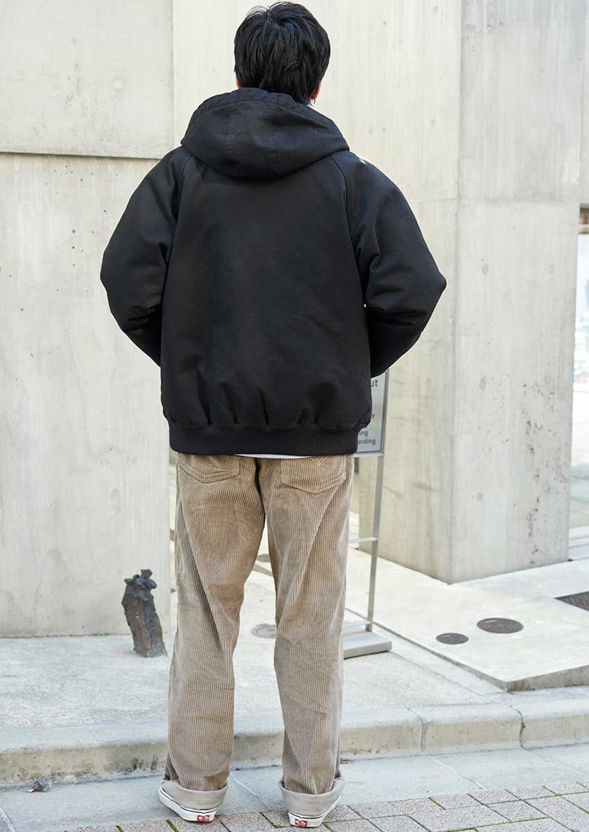 秋の人気アウターは「カーハート」！街角のリアルコーデ3選に見る“使い勝手の良さ” - 5枚目の画像