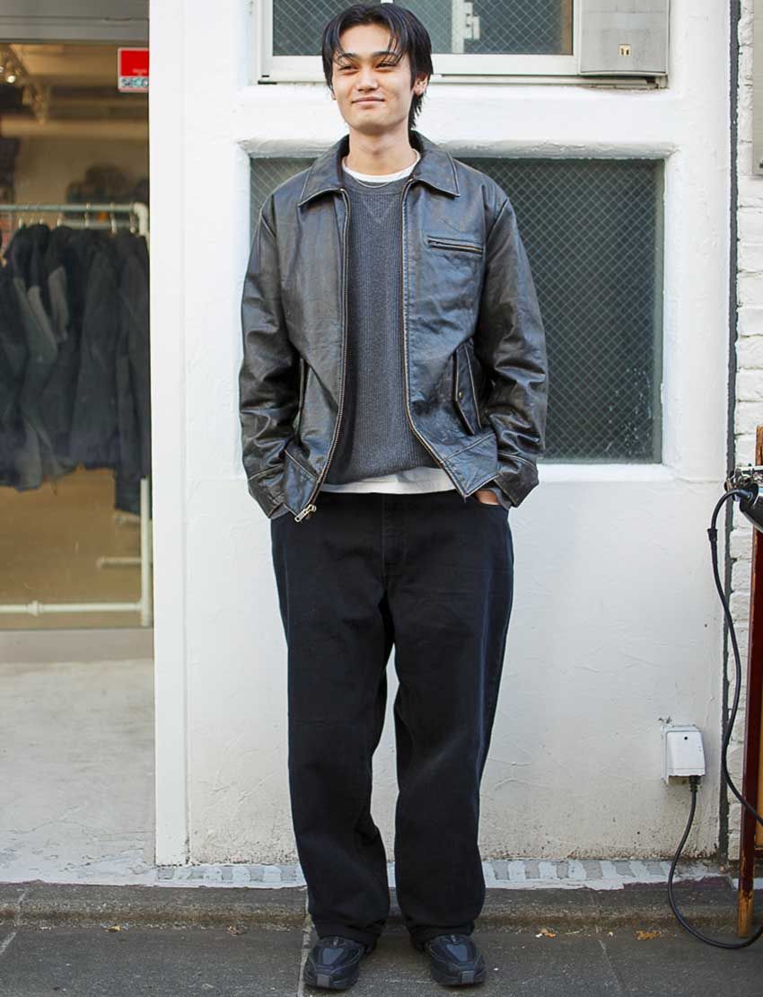 モノトーンコーデに「サロモン」を挿す！街角の洒落者3人に見るリアル足元事情 - 3枚目の画像