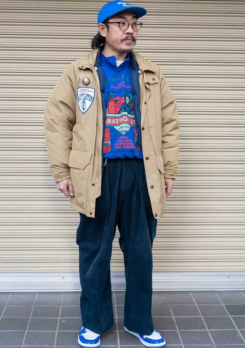 秋冬に大活躍！ラクに洒落る“コーデュロイパンツ”。街角の大人に学ぶコーデ好例3選 - 4枚目の画像