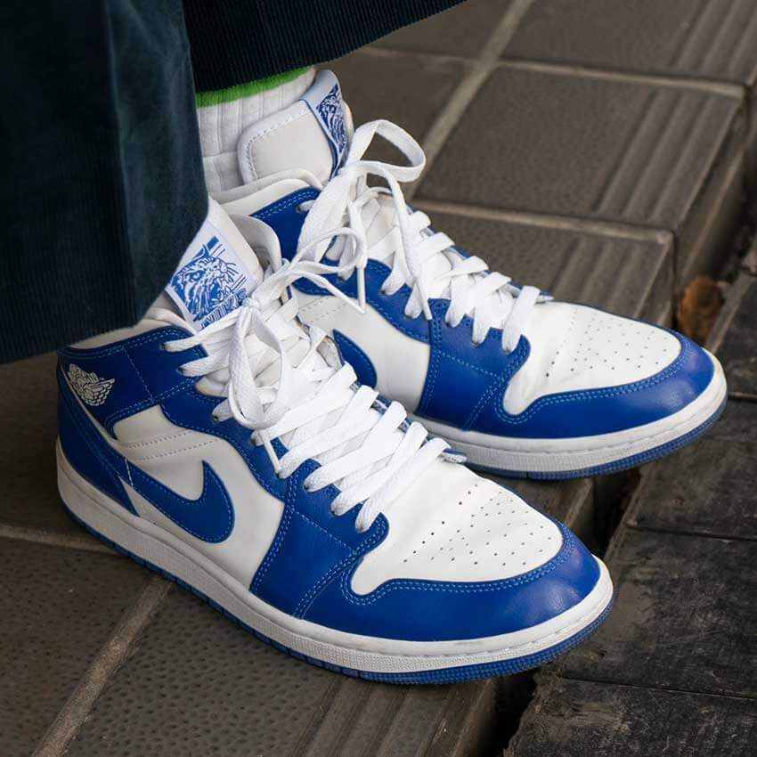 秋冬に大活躍！ラクに洒落る“コーデュロイパンツ”。街角の大人に学ぶコーデ好例3選 - 8枚目の画像