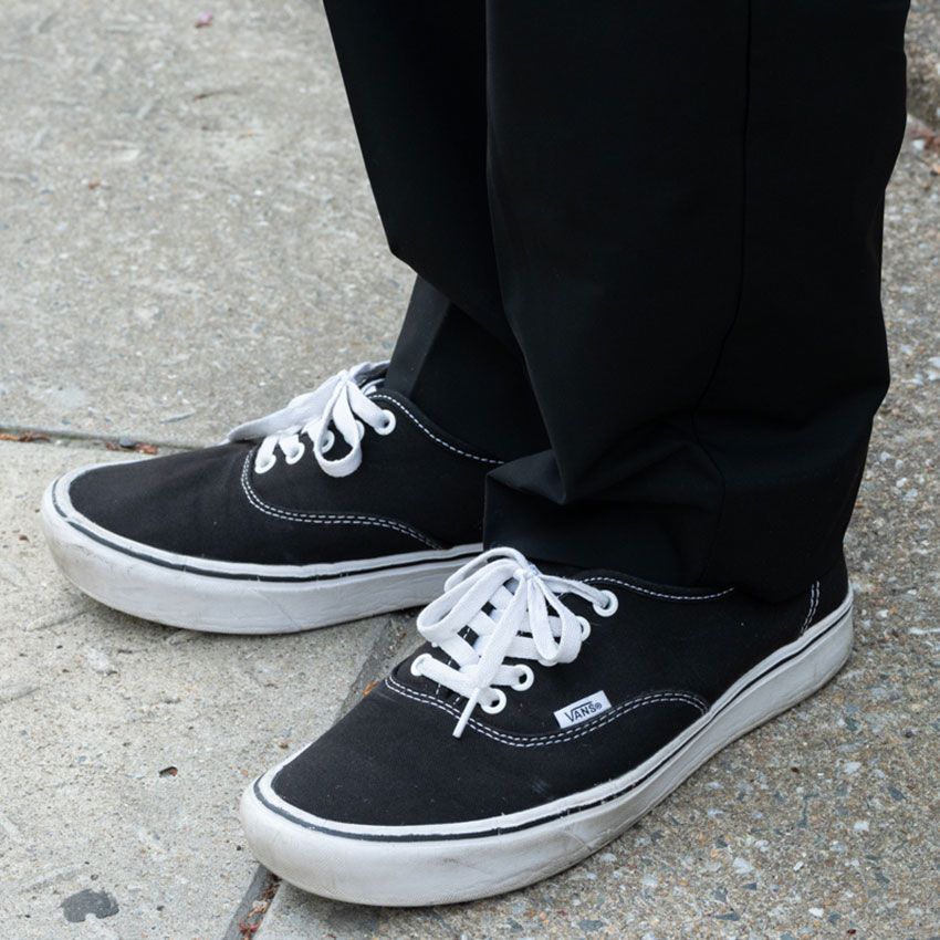 ヴァンズとパンツの“距離感”問題。街角の3人に見る「ワンクッション」の好サンプル - 8枚目の画像