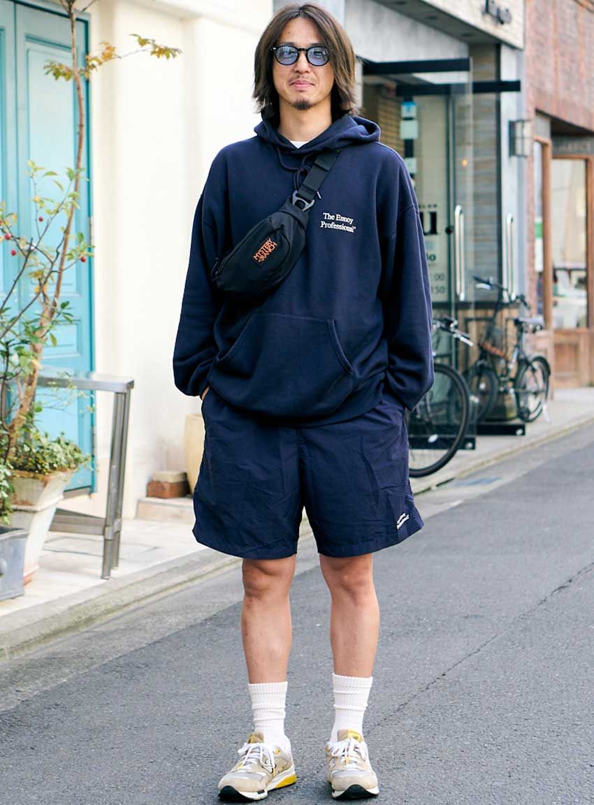 【先週末のみんなのコーデ】スウェットで街歩きする人多数！ まだアウターは不要かも⁉︎ - 12枚目の画像