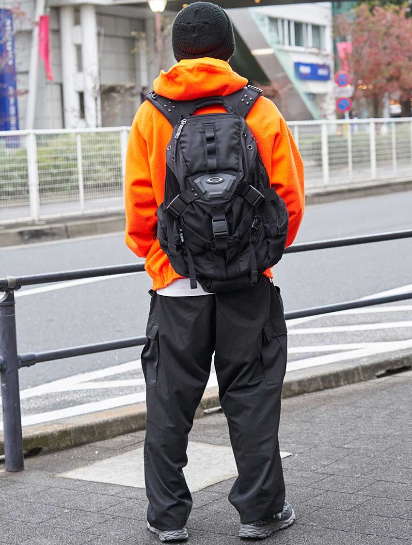 秋冬の挿し色は”モノトーンにオレンジ”が効果絶大！街角の洒落者3人のコーデ例 - 14枚目の画像