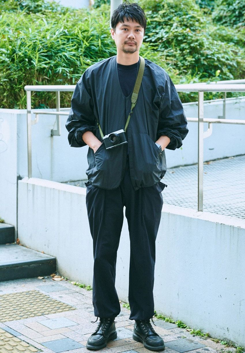 冬のブラックコーデはブーツ合わせが◎！ 大人の愛用品はレッドウィング、ブランドストーン…… - 1枚目の画像