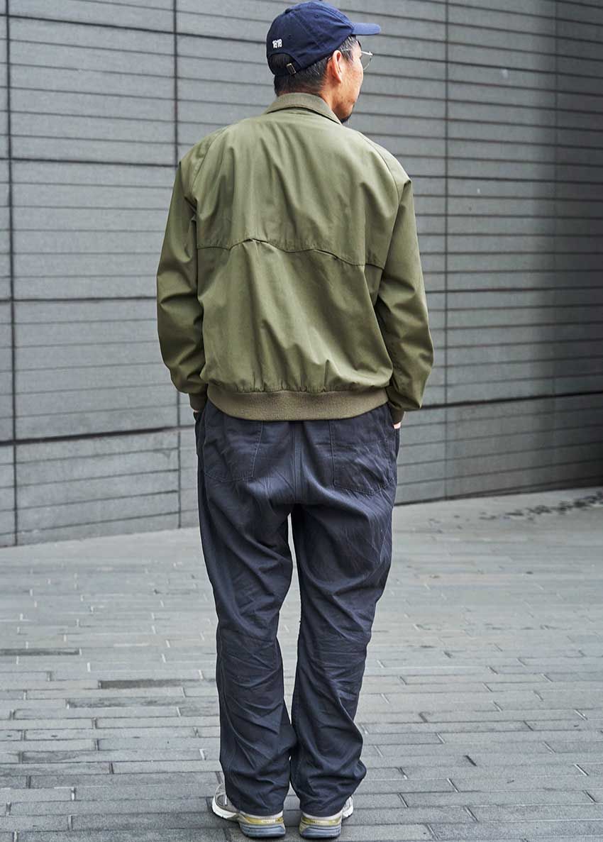 大人の秋冬コーデは「黒×カーキ」がテッパン！リアルな着こなし方法を3人のスナップで - 3枚目の画像