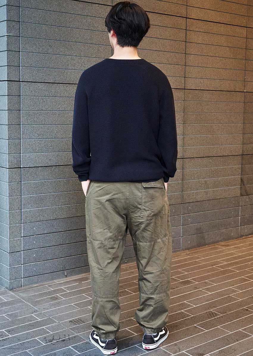 ユニクロ、無印良品、バトナー。街の男たちが選ぶ「シンプルニット」の着こなし3選！ - 5枚目の画像