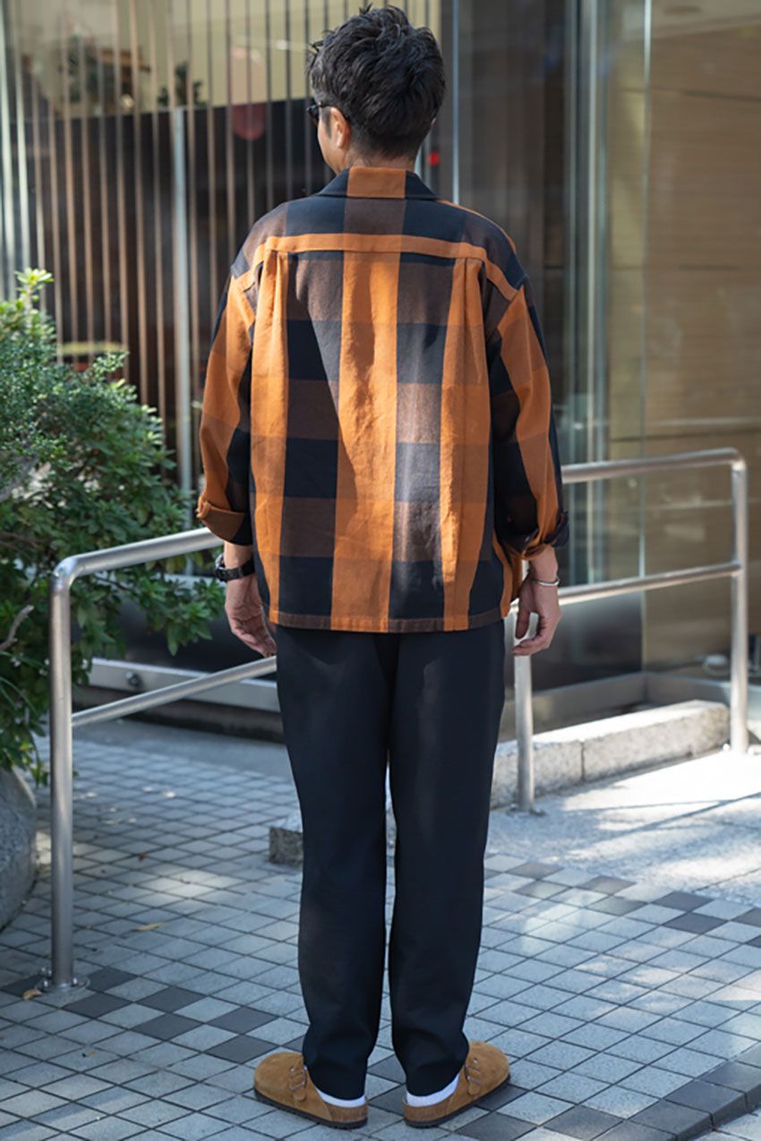 インナーにおすすめ！大人に可愛げを加える「チェックシャツ」、その効力をスナップで証明   - 7枚目の画像