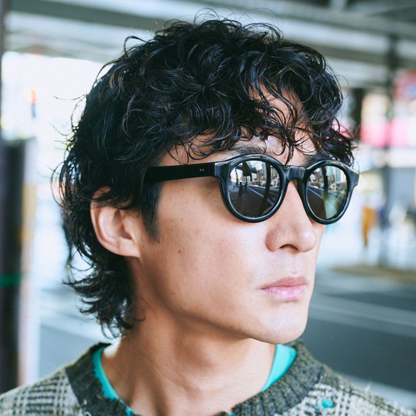 “古着使い”が巧みな街角スナップ3選！ニットの重ね着にミリタリージャケット、ワイドデニムetc.   - 2枚目の画像