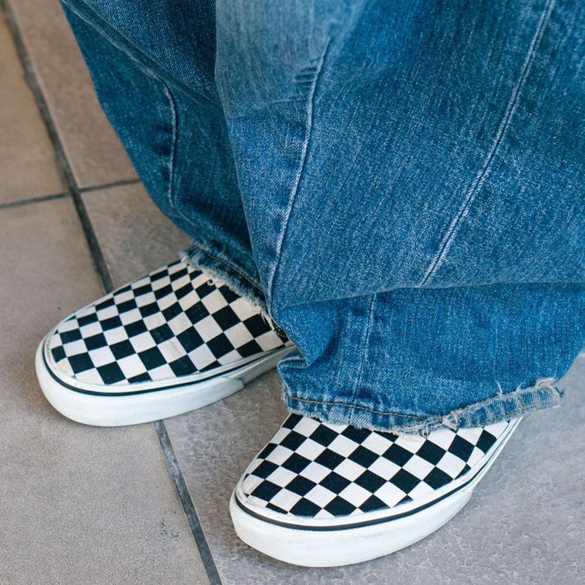 “古着使い”が巧みな街角スナップ3選！ニットの重ね着にミリタリージャケット、ワイドデニムetc.   - 9枚目の画像