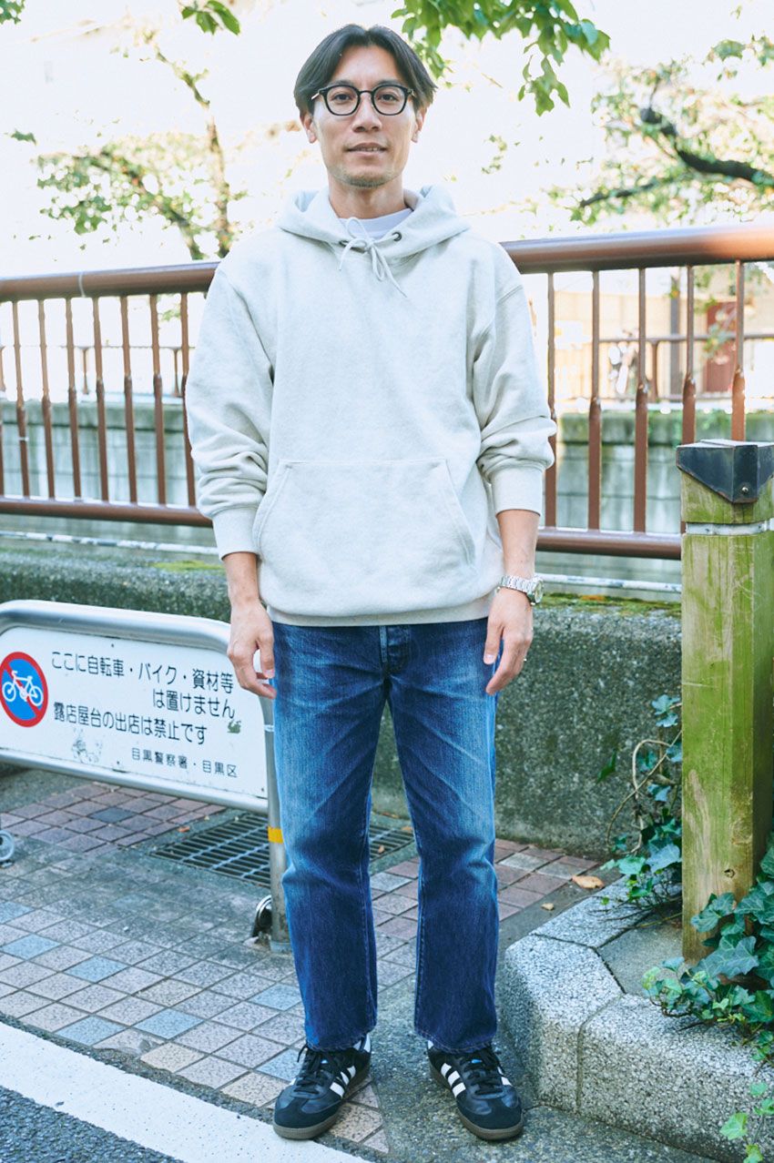 【30代のおすすめ髪型】清潔感をもたらすミディアムヘア。“前髪長めでおでこを見せる”が好印象！ - 1枚目の画像