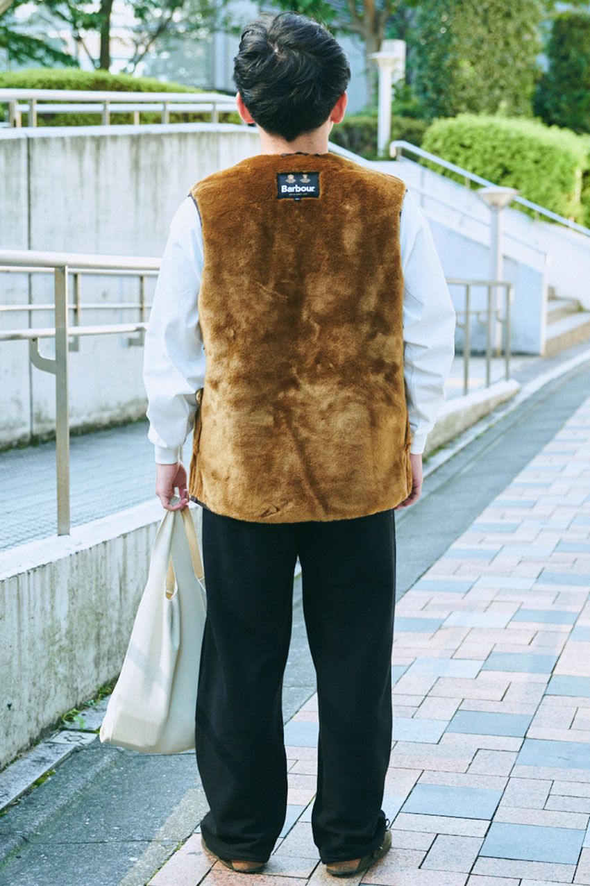 モノトーンスタイルには“ベスト”で挿し色を！街のファッション巧者3名の実践テク - 10枚目の画像