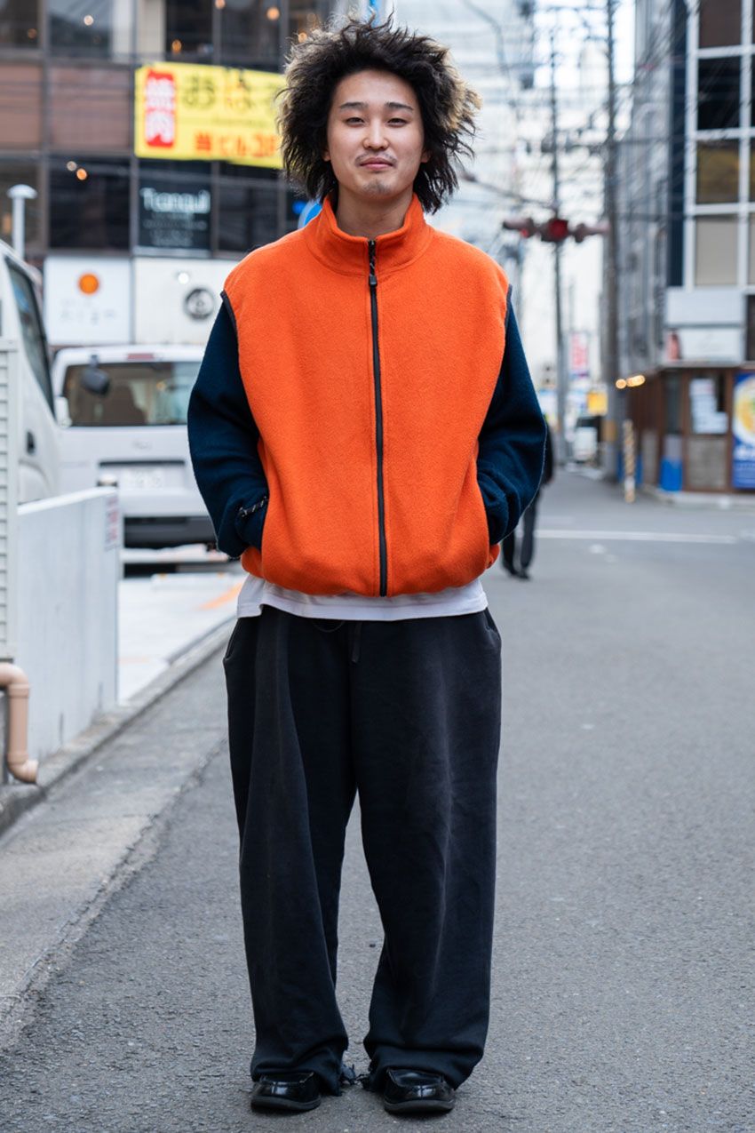 モノトーンスタイルには“ベスト”で挿し色を！街のファッション巧者3名の実践テク - 3枚目の画像