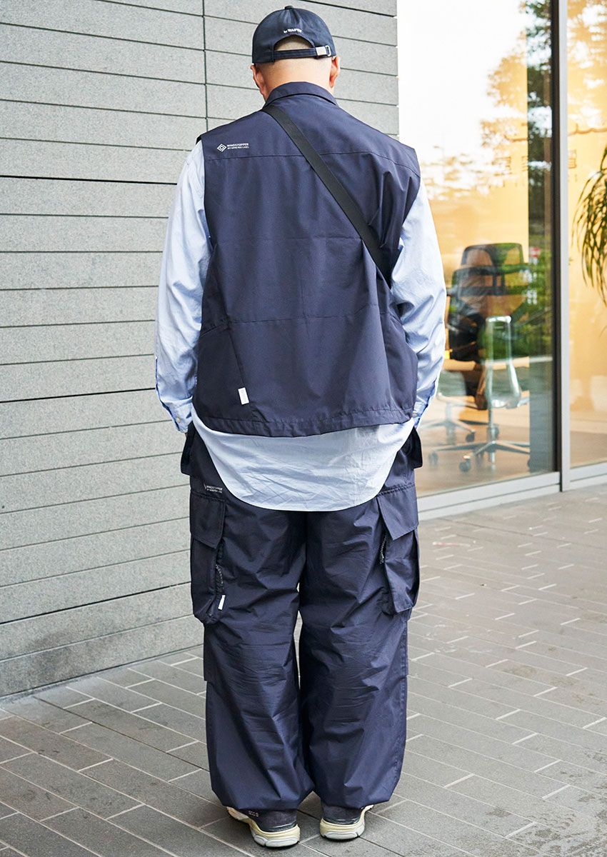 ブラック合わせ、デニム合わせ、グラデ系……“ネイビー”を巧みに纏った3人をスナップで - 5枚目の画像