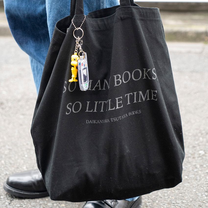 “ネイビー”は大人にこそよく似合う！ 撮りたて最新スナップから学ぶ着こなし最適解 - 20枚目の画像