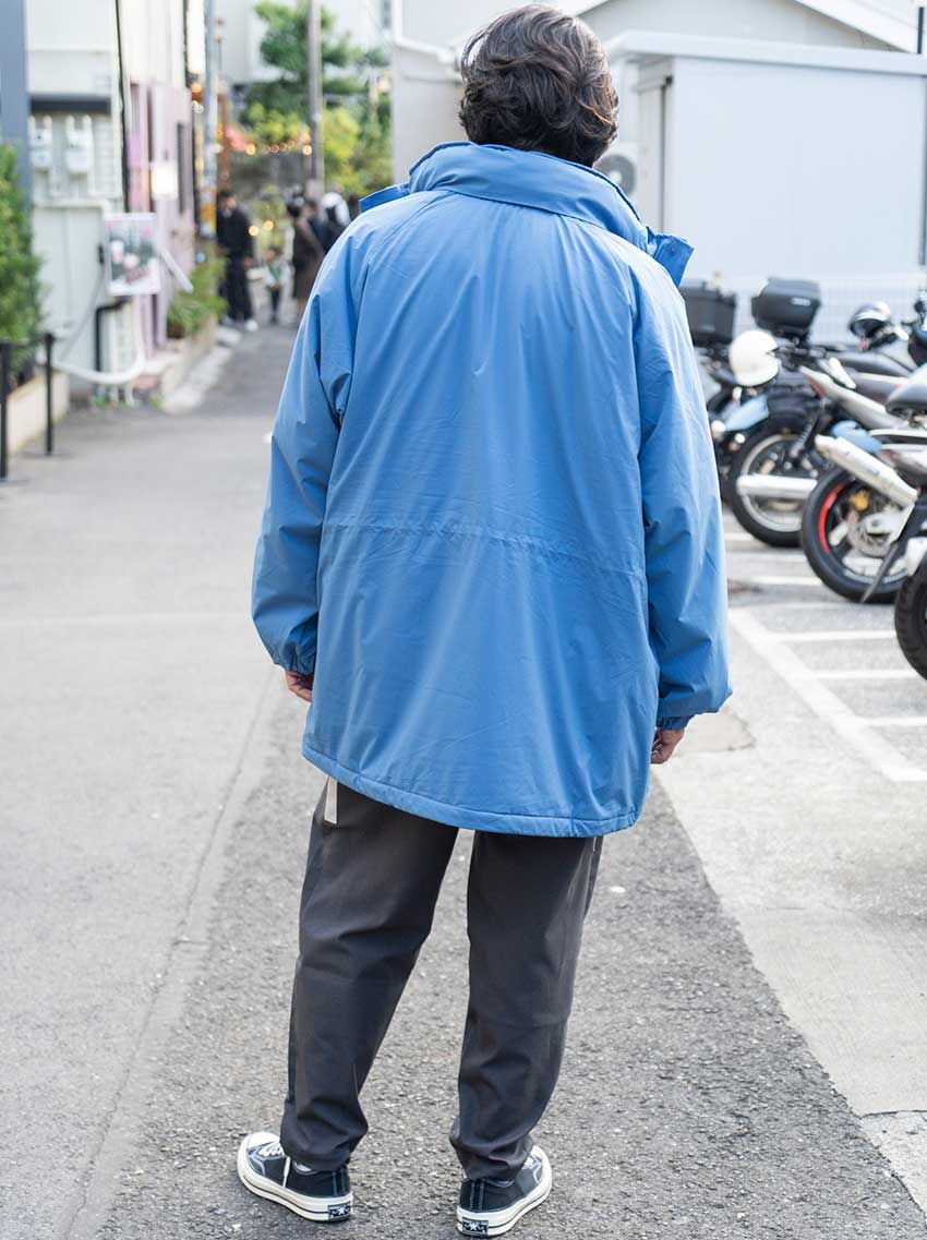 「青」だから普段使いできる“ひと癖あり”な冬アイテム集。3人のスナップに見る挑戦服の攻略法 - 6枚目の画像