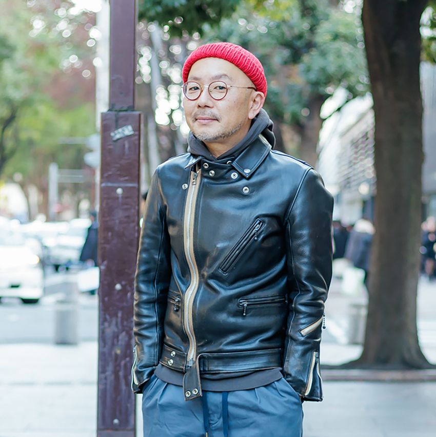 革ジャンコーデは「赤挿し」が正解！その理由を街角スナップで検証。成否の鍵は“用量” - 1枚目の画像