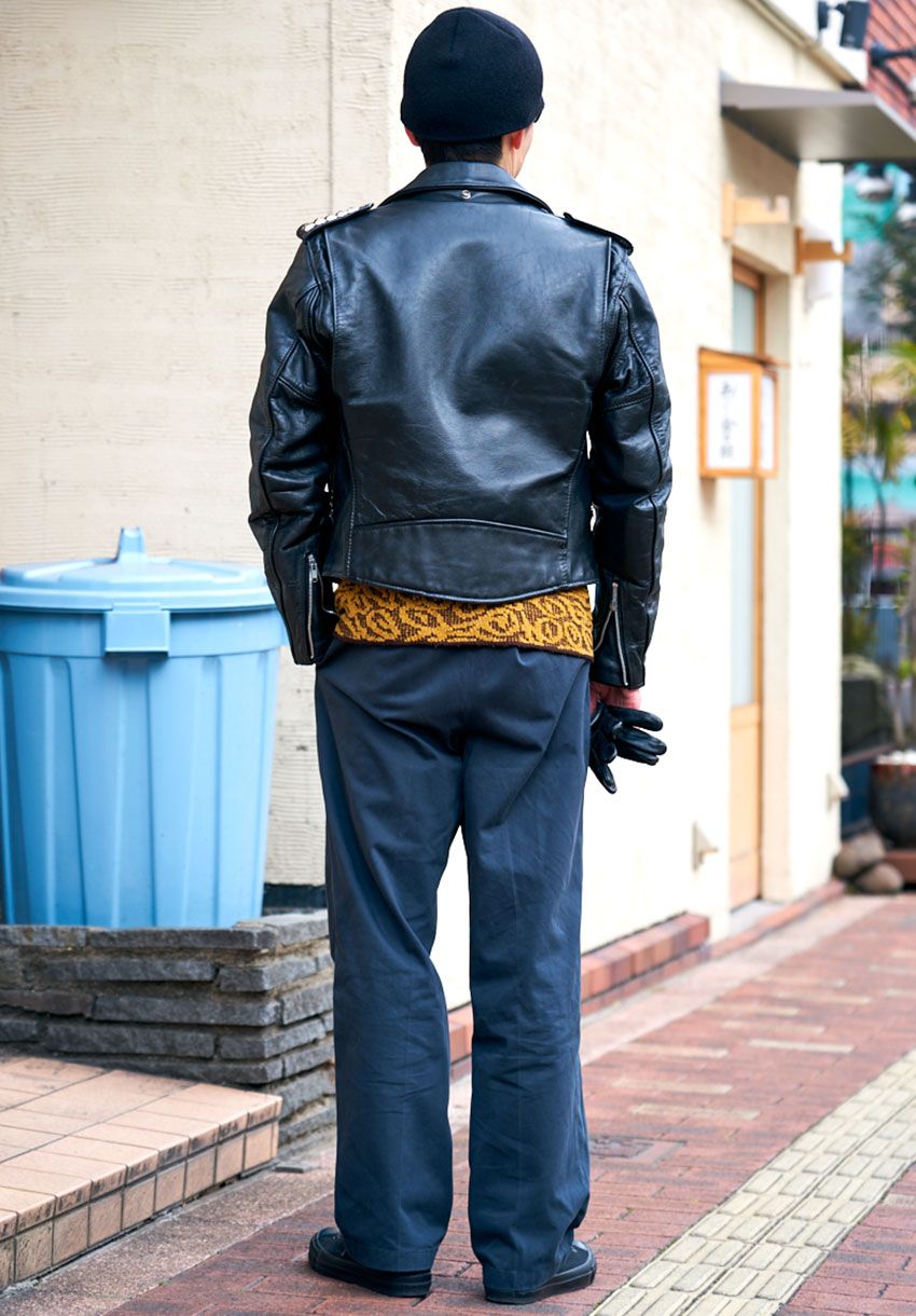 「挿し色インナー」で冬の重ためコーデに華やぎを！街の達人に学ぶ“色使いの心得” - 7枚目の画像