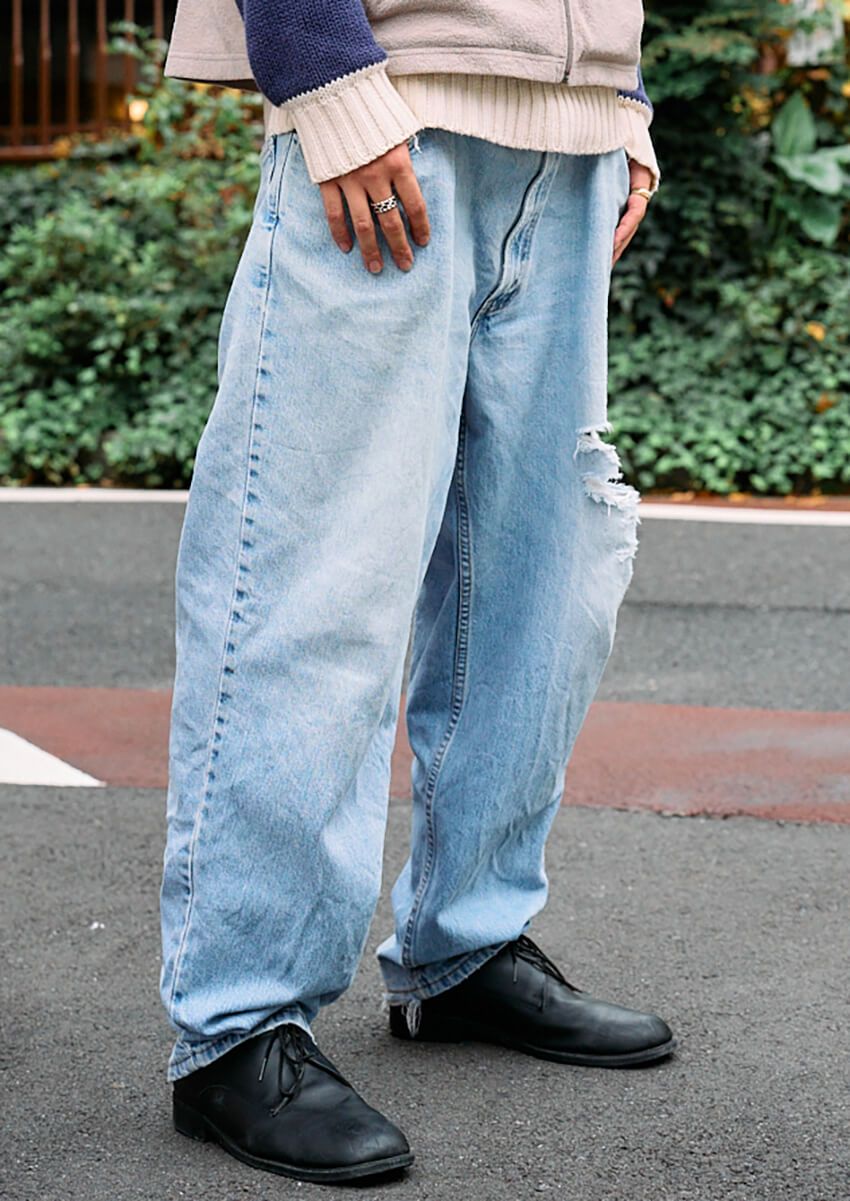 冬のデニムは“薄色”に頼れ！ 洒落者3名が選んだのは「太め」、ブランドはリーバイス、ステューシー…… - 1枚目の画像