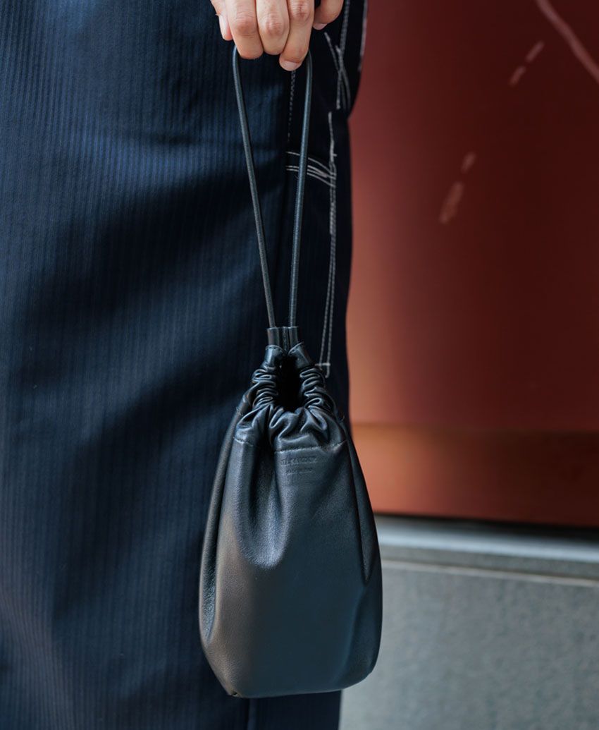 日常にサラリと「ジルサンダー」。これ見よがしじゃない。大人の上手な馴染ませ方 - 1枚目の画像