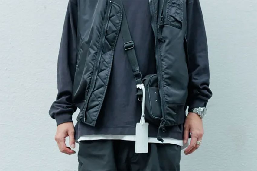 ショルダーバッグは“トップスに馴染ませ派”が優勢！ 同系色で揃えるメリットをスナップで - 8枚目の画像