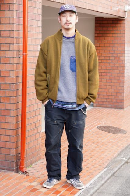 ジャケット=パタゴニア カットソー=サウザンドマイル カットソー2=フルーツオブザルーム パンツ=カーハート シューズ=アディダス 帽子=ジェイクルー×エベッツフィールド