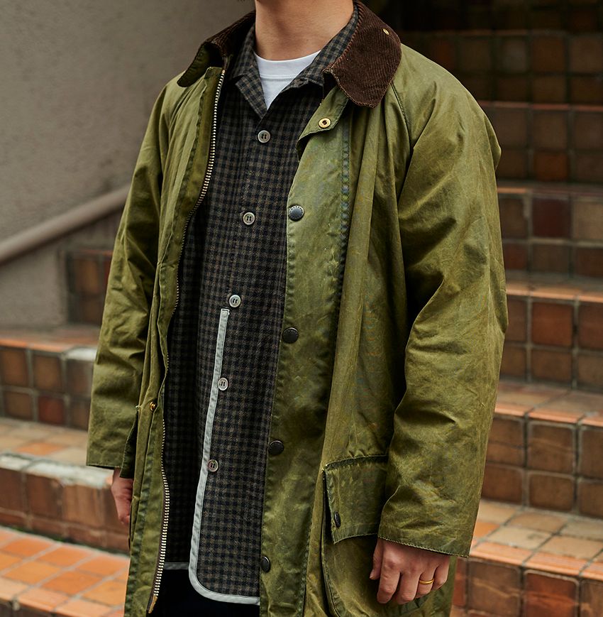 レイヤードを楽しむ「コート丈バブアー」のスタイルサンプル！ポイントは“やや膝上くらい” - 5枚目の画像