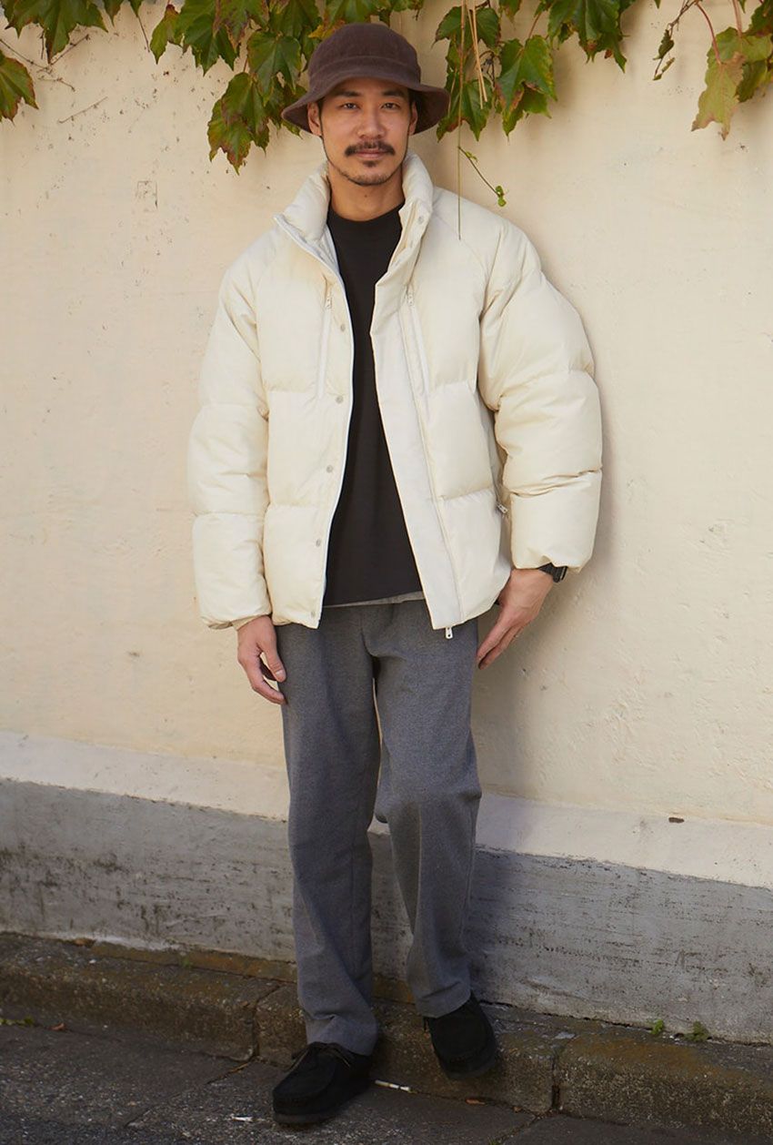 ダウンに合わせるパンツは「ユニクロ」が正解！ 街角3人の愛用品をスナップで - 1枚目の画像