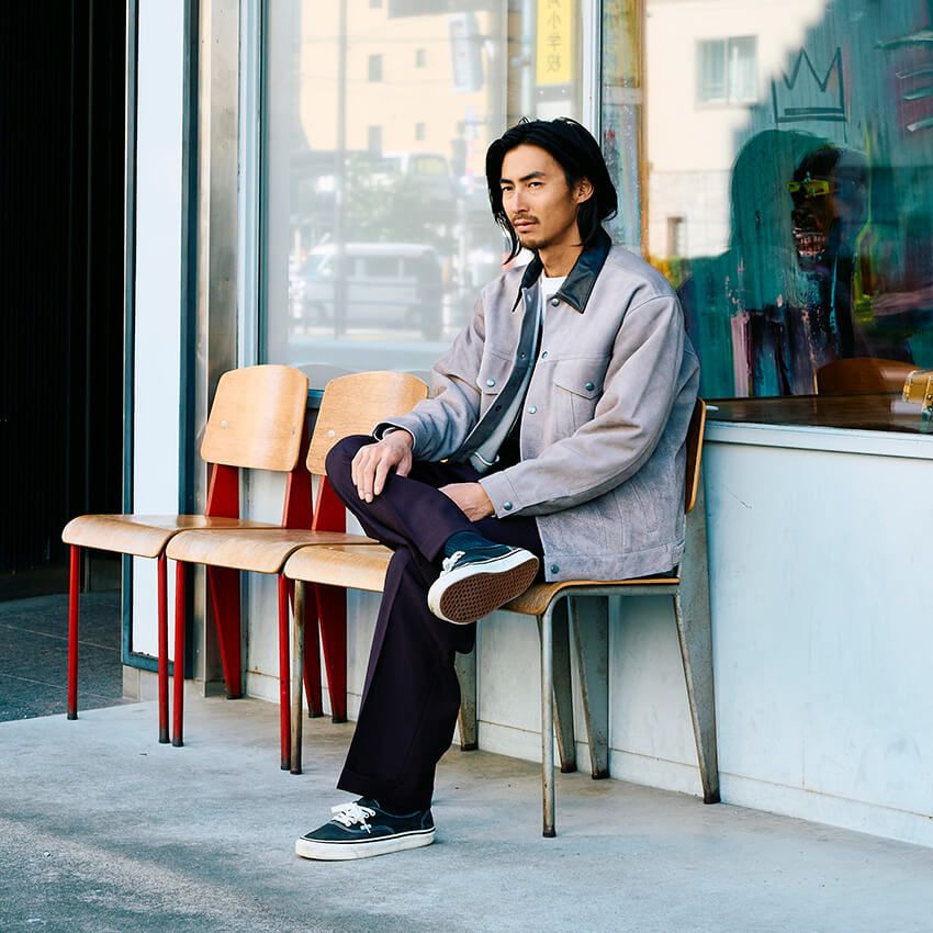 スニーカー=ヴァンズ ジャケット、カーディガン、パンツ=すべてワコマリア