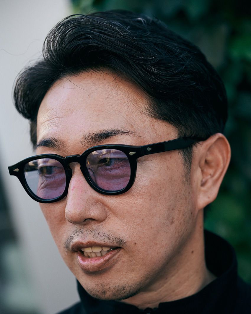 冬こそ“薄色レンズ”の季節！ モノトーンコーデの顔回りを軽やかに見せた3スタイル - 1枚目の画像