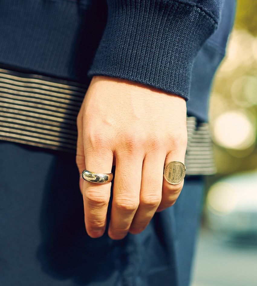 スウェット、シャツetc. 全てのアイテムにハマる「ネイビーシャカパンコーデ」3選！ - 5枚目の画像