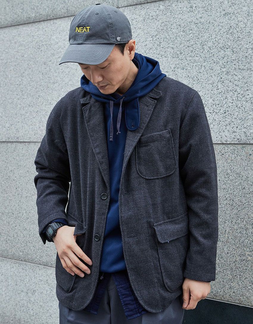 「休日スーツのインナーは何を着るか問題」の解決策！仕事の日に見せない3つの選択肢 - 1枚目の画像