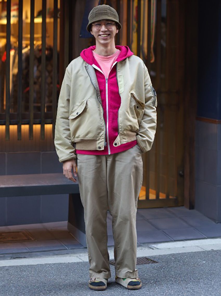 大人ストリートスタイルを若々しく彩る「ピンク」の効果。意外に簡単な合わせの法則は…… - 6枚目の画像