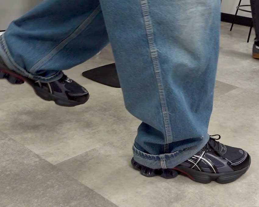 プロも驚く「アシックス」スニーカーの進化！スタイリストおすすめ新作3選 - 17枚目の画像
