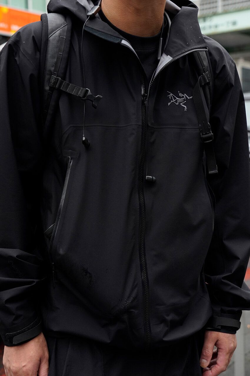 ザ・ノース・フェイス派？ アークテリクス派？ 黒シェルを街で活用した洒落者4人をスナップで - 6枚目の画像