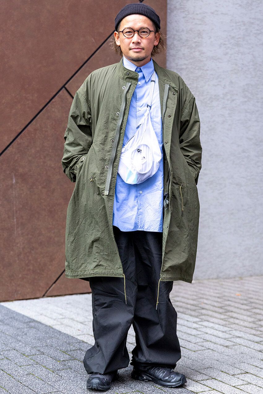 【脱ミリタリーおじさん】カーキに合う色は？ 街で見かけたモダンな着こなし3選 - 3枚目の画像