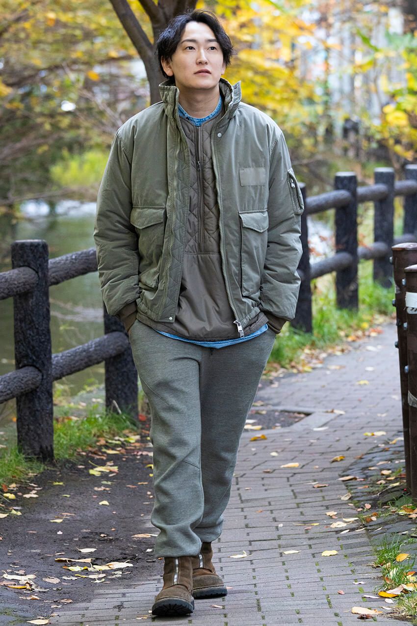 【脱ミリタリーおじさん】カーキに合う色は？ 街で見かけたモダンな着こなし3選 - 5枚目の画像