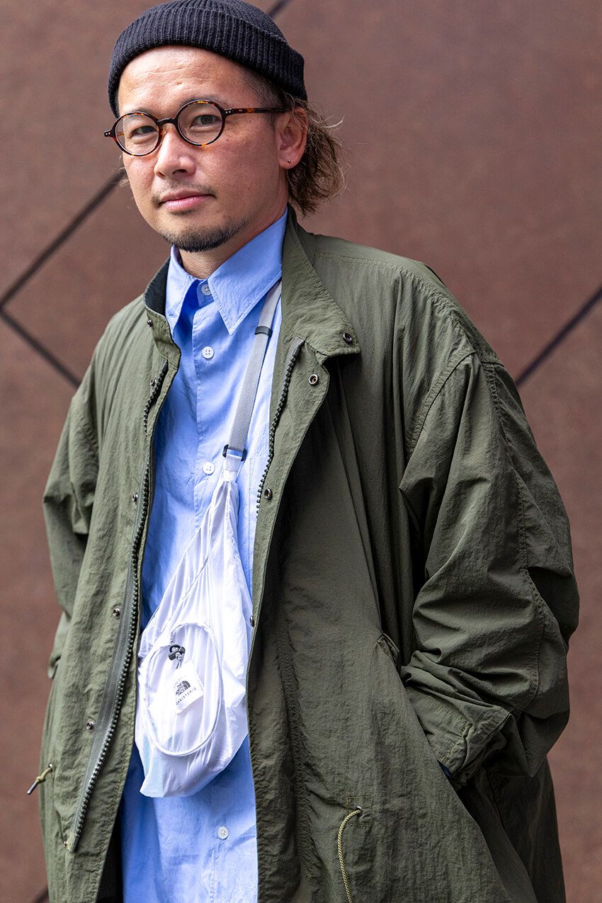 【脱ミリタリーおじさん】カーキに合う色は？ 街で見かけたモダンな着こなし3選 - 7枚目の画像