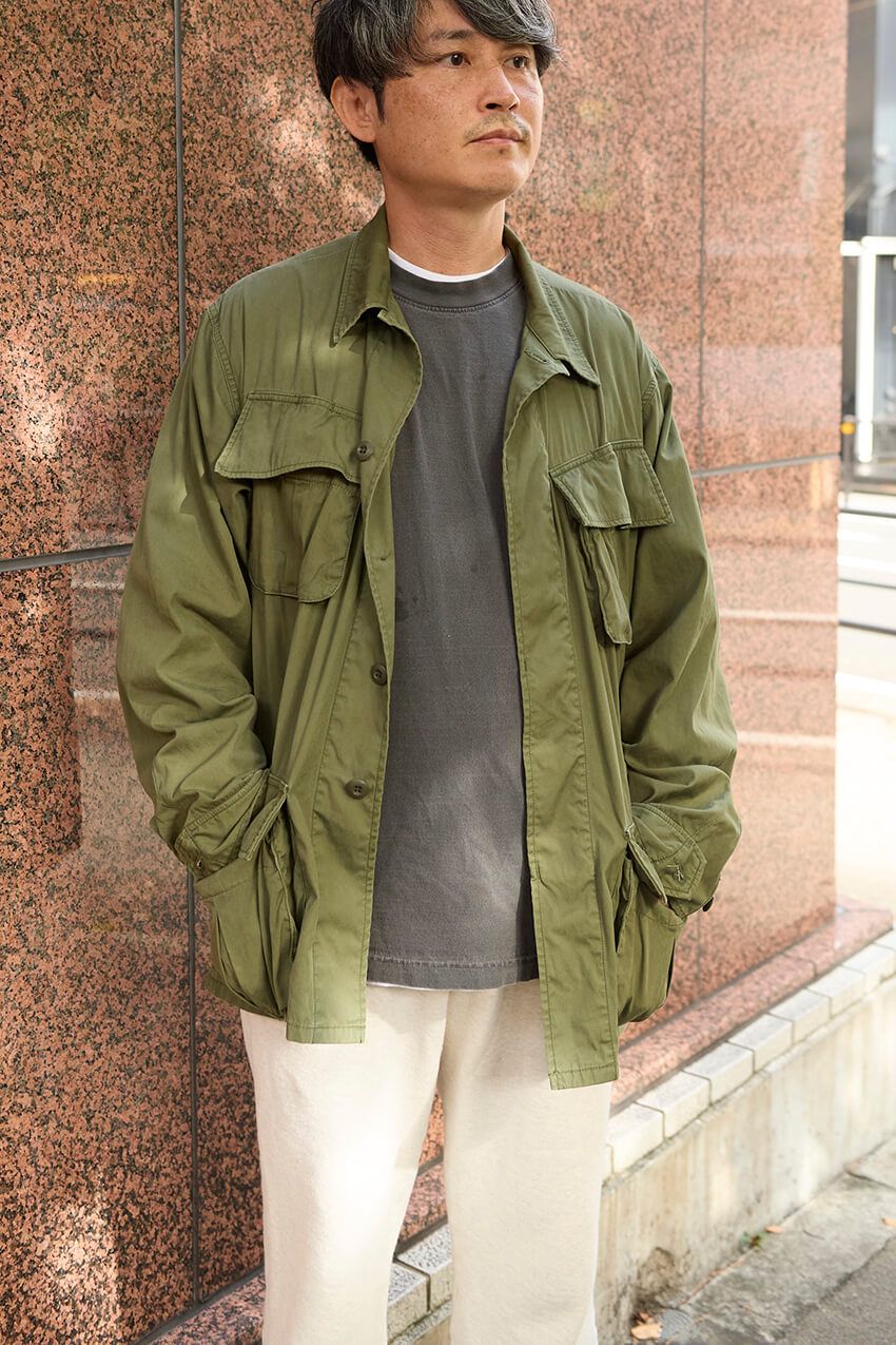 【脱ミリタリーおじさん】カーキに合う色は？ 街で見かけたモダンな着こなし3選 - 9枚目の画像