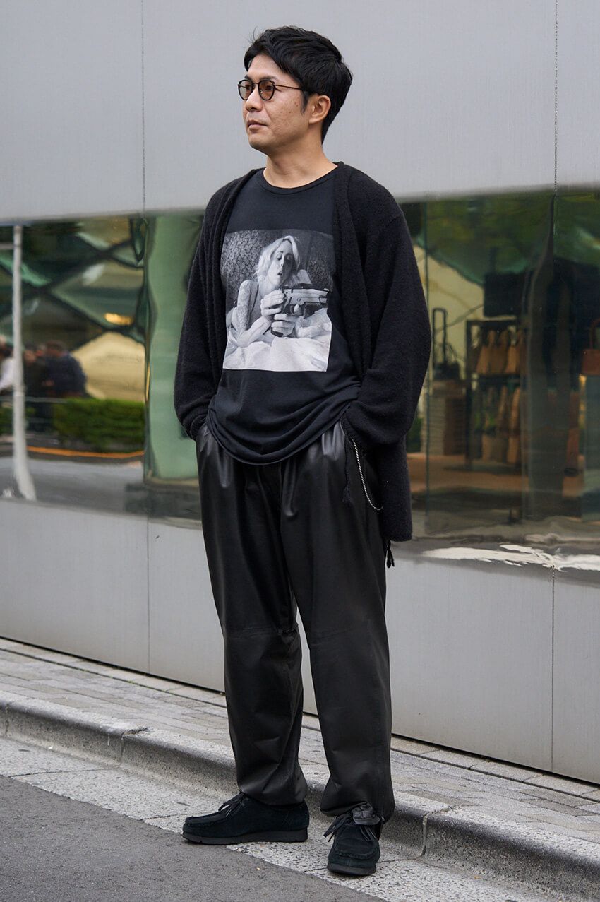 トレンド最前線！クラークス「ワラビー」を“オールブラックコーデ”で楽しむ洒落者たち - 6枚目の画像