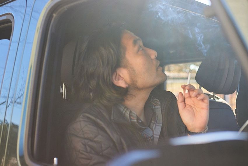 ルーフはオプションで付けた。「迷った挙げ句、喫煙車にしました。せっかくゲレンデに乗ってるのに、チマチマ気にするのも嫌なんで。でも、リセールのことは頭をかすりますね。だから、なるべく窓を開けて吸ってます（笑）」。