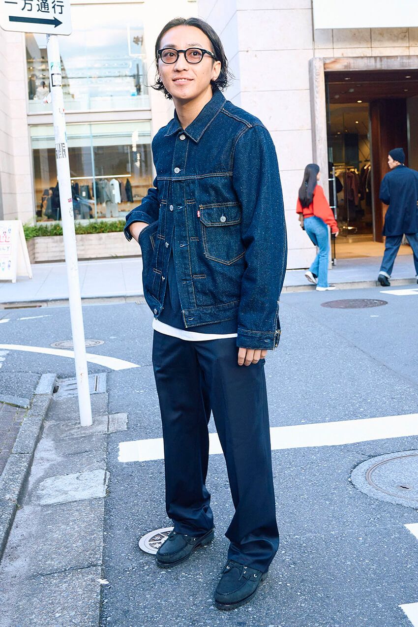 「リーバイス」のGジャンが一気に洒落る！ “スラックス×革靴”で格上げした3人のスタイルサンプル   - 2枚目の画像
