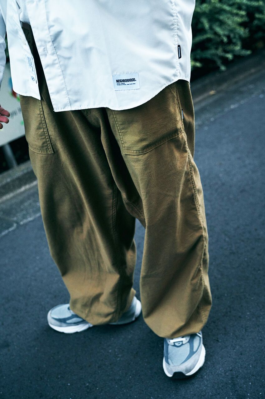 コテコテに見えない軍パンコーデ好例3選！チノパン感覚でイケる“ブラウン”系がキブン - 3枚目の画像