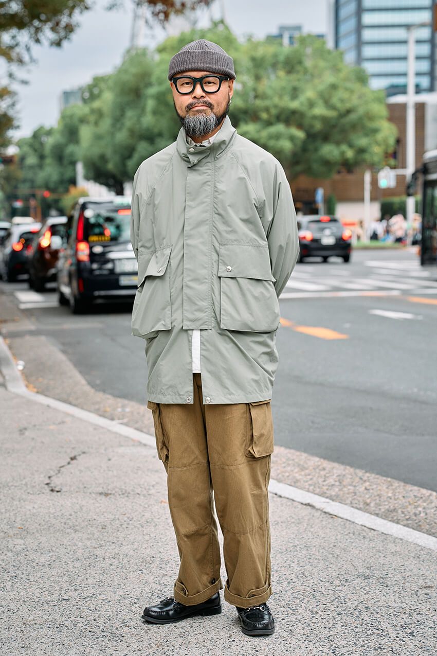 コテコテに見えない軍パンコーデ好例3選！チノパン感覚でイケる“ブラウン”系がキブン - 2枚目の画像