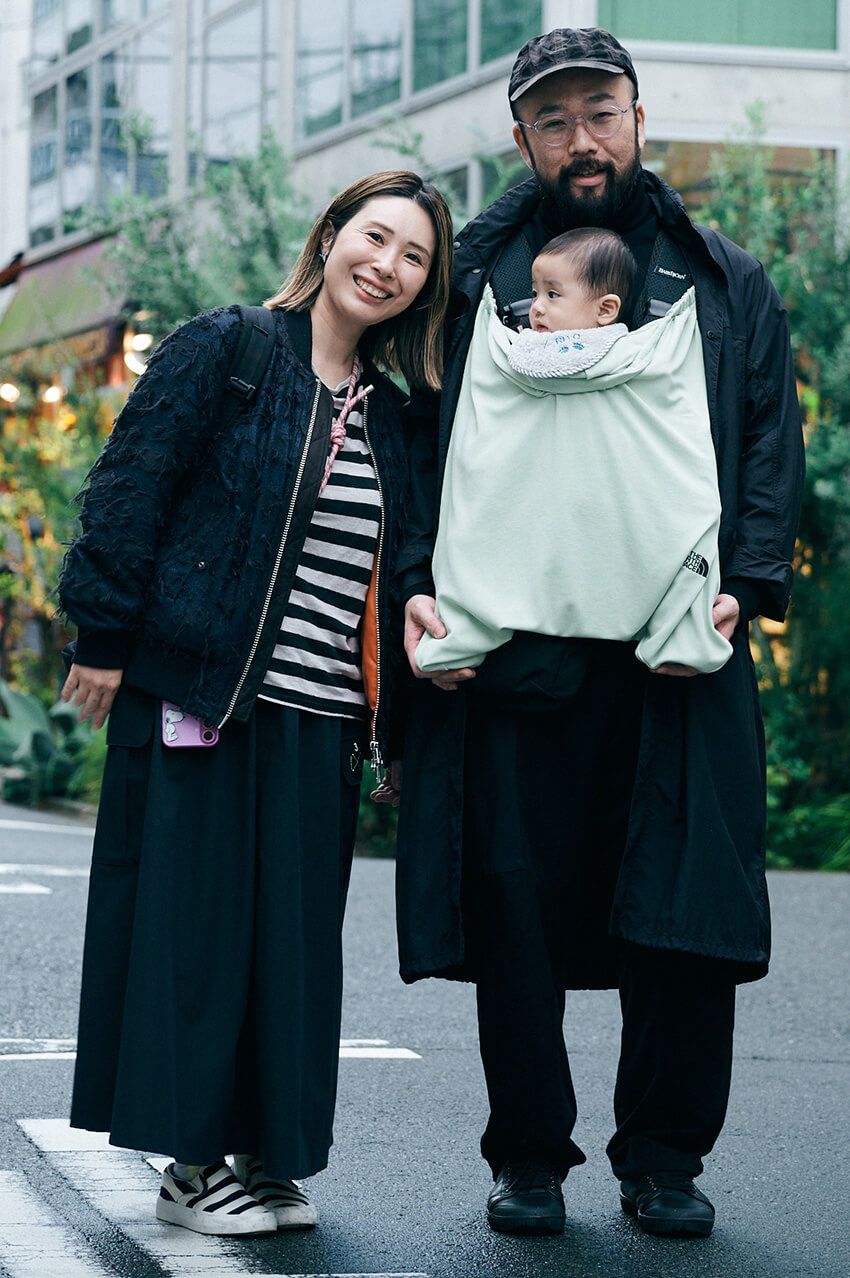 今季の主流は「コスパ服MIX」。アウトドア服を“オールブラック”で楽しむ街角の3人 - 1枚目の画像